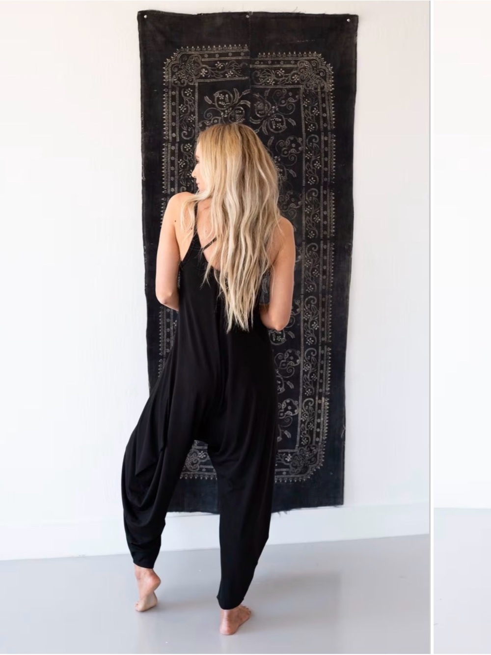 Black Sleeveless Relaxed Harem Jumpsuit - Picture 2 of 3